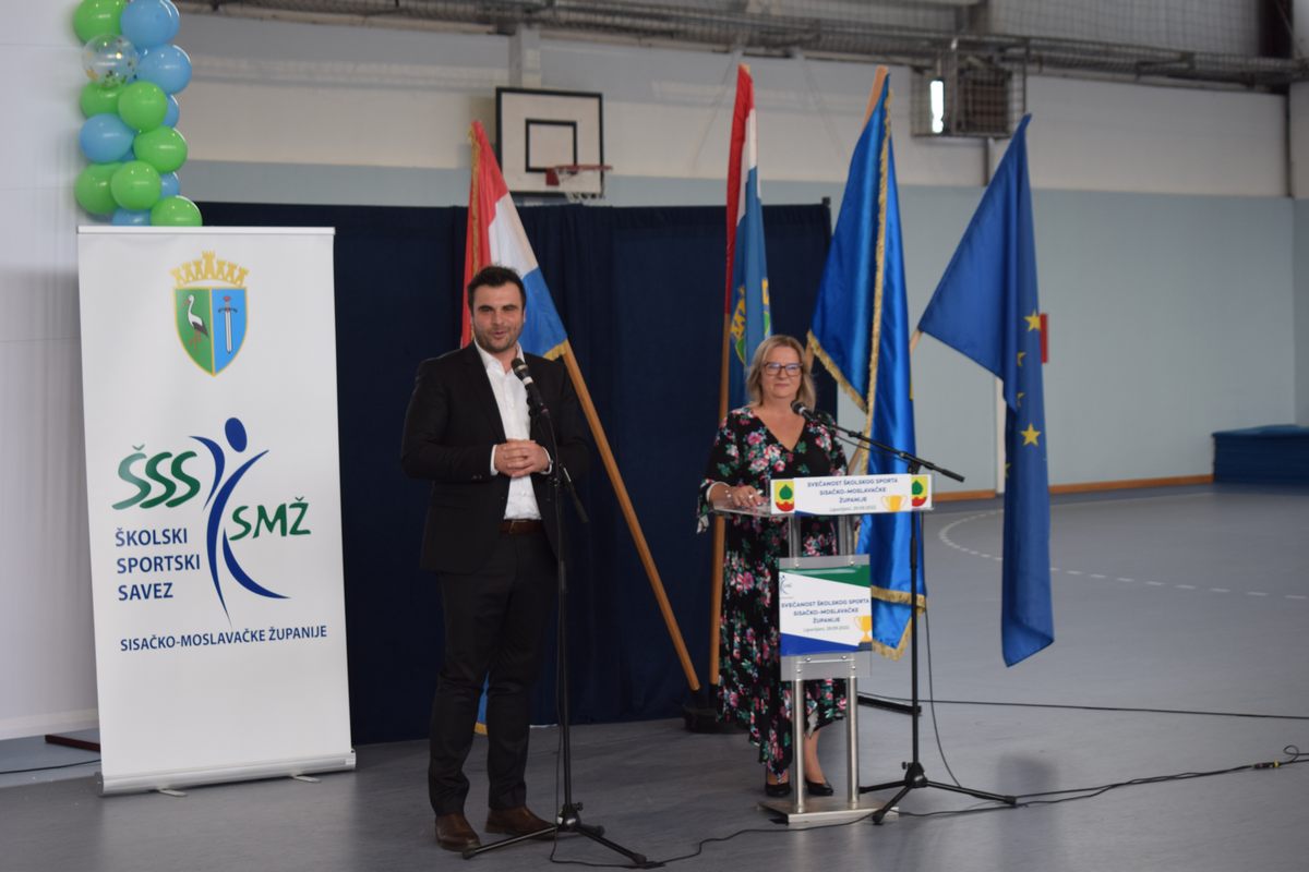 Župan Ivan Celjak je u četvrtak, 29. rujna 2022. godine, u prostoru Osnovne škole Josipa Kozarca u Lipovljanima otvorio Svečanost školskog sporta SMŽ.