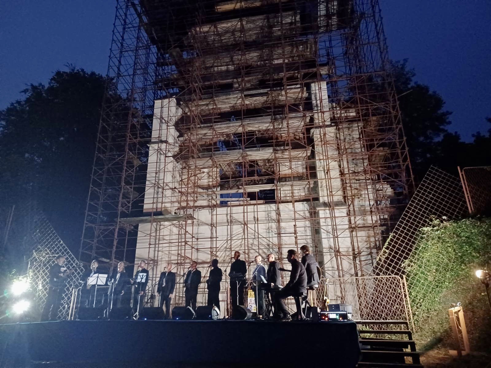 Izaslanik župana Ivana Celjaka i vijećnik Županijske skupštine Nikola Abramović, nazočio je u subotu 3. rujna 2022. godine, u parku Opatovina u Topuskom klapskoj večeri u sklopu kulturne manifestacije “Ljeto u Topuskom” u organizaciji Turističke zajednice Topusko.  Ovo je prvi puta da je koncert organiziran ispred cistercitskog portala ostatka crkve bl. Djevice Marije iz XIII st., u želji da se prezentiraju povijesne znamenitosti kraja te istakne njihova ljepota i kulturni značaj.