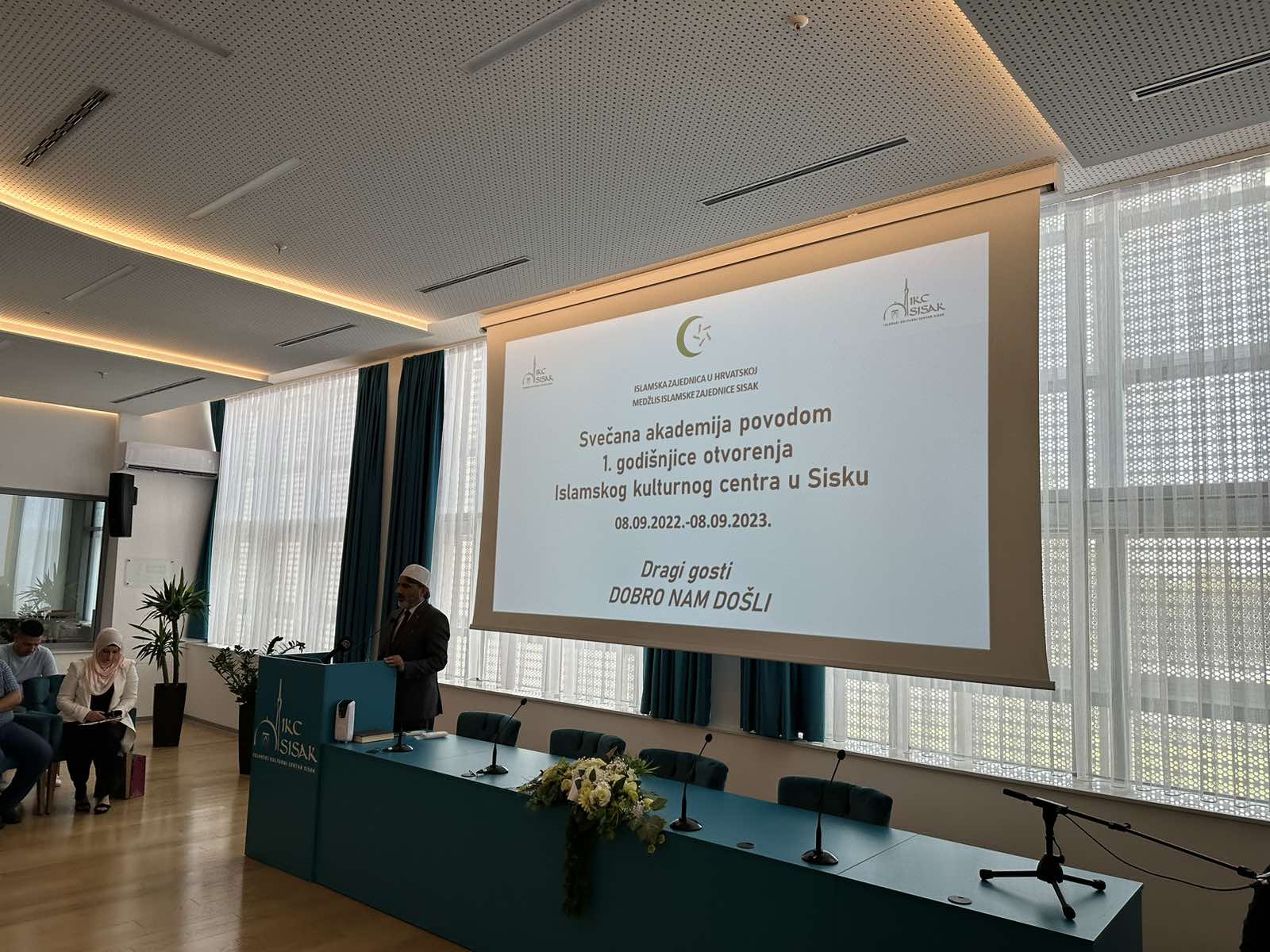 Župan Ivan Celjak je u petak, 8. rujna 2023. godine u Sisku nazočio svečanoj akademiji u povodu 1. godišnjice otvaranja Islamskog kulturnog centra u Sisku.