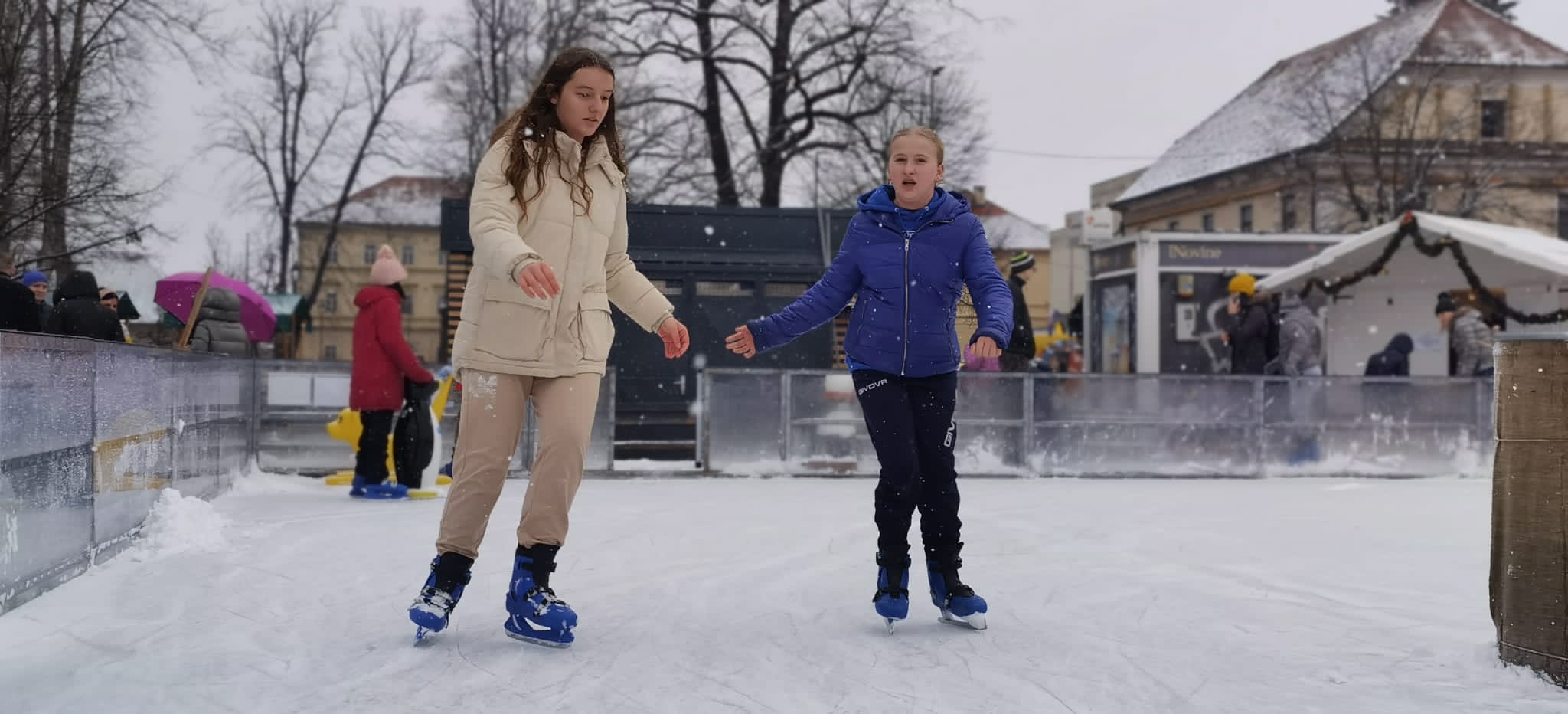 Danas je u Glini završena sezona klizanja na otvorenom montažnom klizalištu koje je i ove godine osigurala Sisačko-moslavačka županija za svu djecu Banovine.