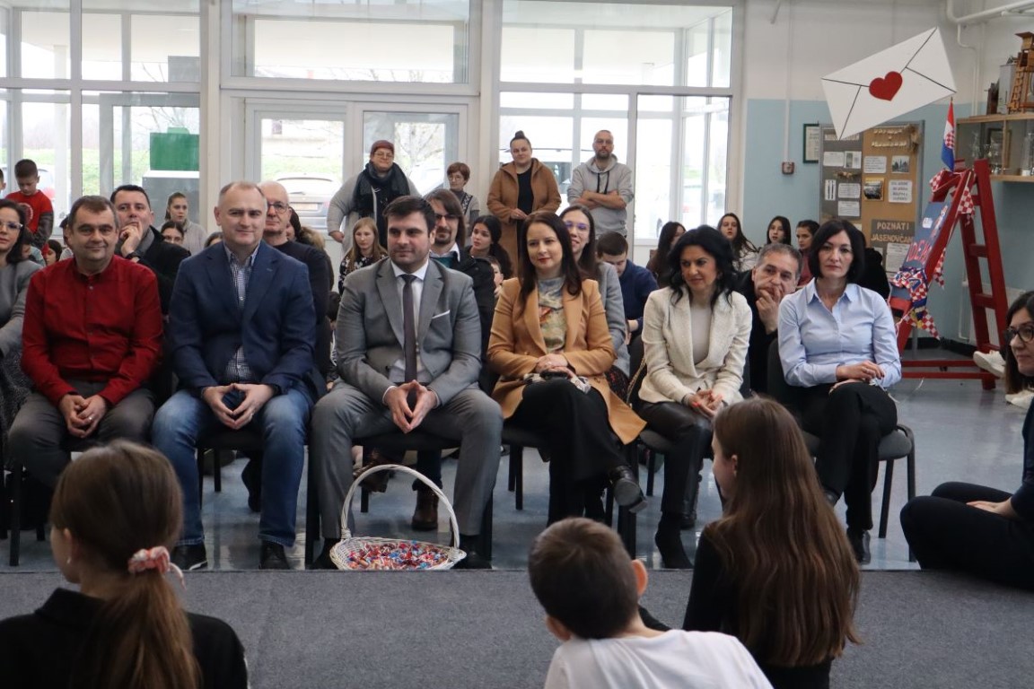 Župan Ivan Celjak je sa suradnicima posjetio Osnovnu školu Jasenovac.