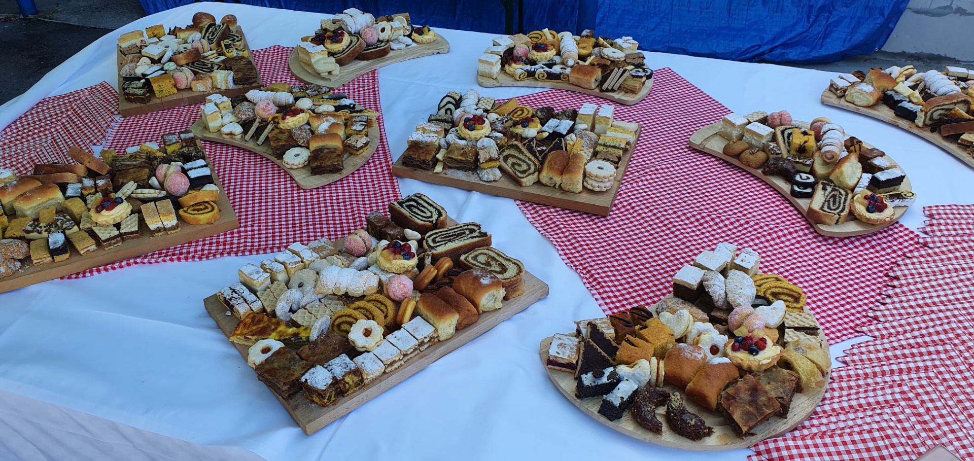 Izaslanica sisačko-moslavačkog župana Ivanka Roksandić je u subotu, 10. srpnja 2021. godine, kod ljetne pozornice u Pešćenici nazočila otvorenju "2. Festivala bakinih kolača".