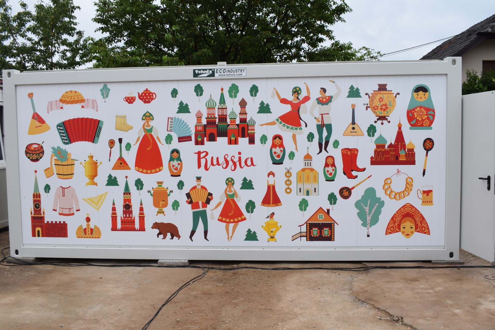 Izaslanica sisačko-moslavačkog župana Ivanka Roksandić je u ponedjeljak, 5. srpnja 2021. godine, nazočila u Petrinji primopredaji donacijskog kontejnera Knjiguška - igraonica, čitaonica kojeg je udruzi "Iks" donirala Ruska Federacija. Svečanom programu je nazočio i veleposlanik Ruske Federacije u Republici Hrvatskoj Njegova Ekscelencija Andrey Nesterenko.