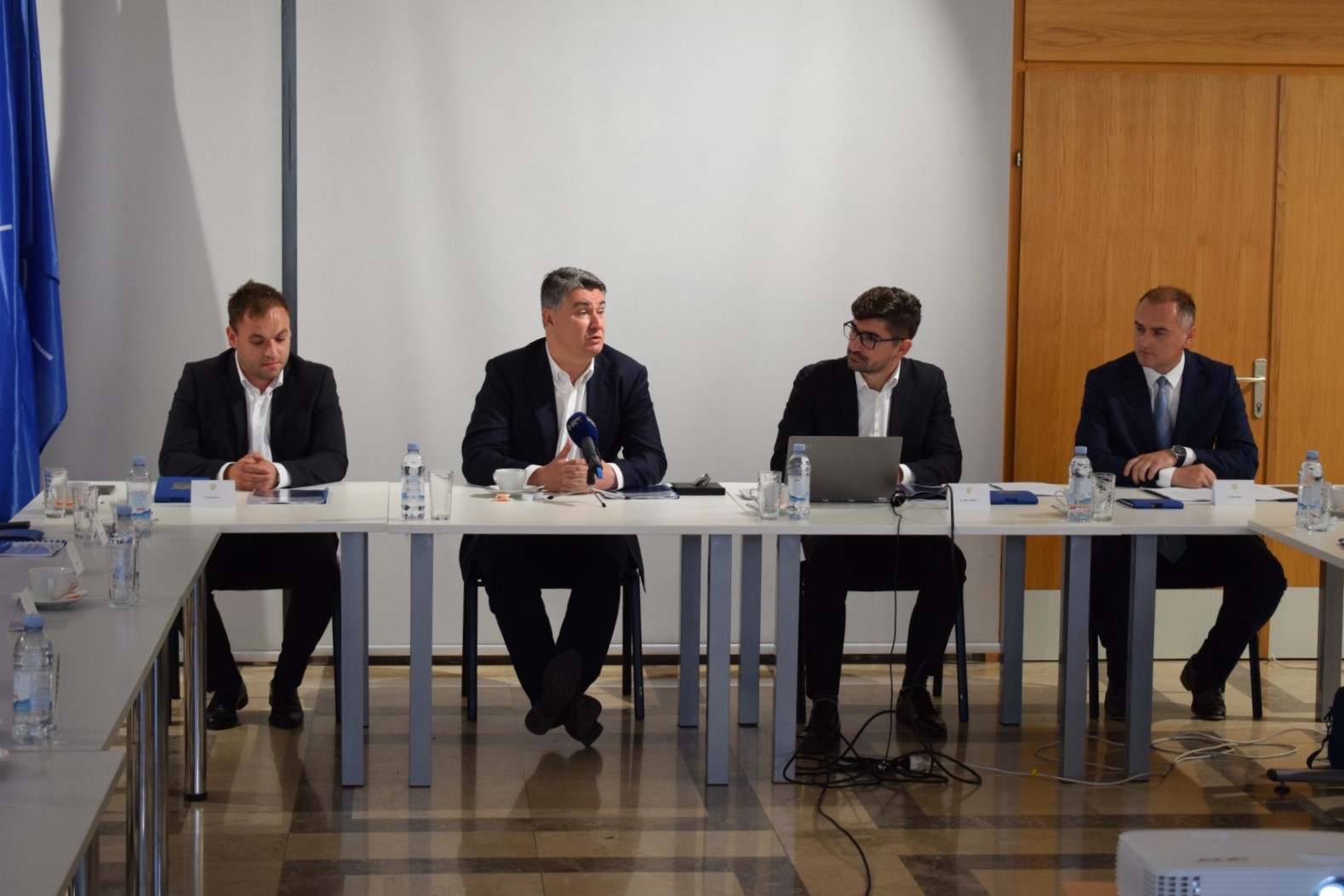  Zamjenik župana Mihael Jurić je u srijedu 7. srpnja 2021. godine, u Hrvatskom domu u Glini sudjelovao na okruglom stolu u organizaciji Ureda predsjednika Republike Hrvatske.   Na okruglom stolu na kojem je sudjelovao i predsjednik Republike Hrvatske Zoran Milanović, je bila prezentirana "Dugoročna razvojna vizija Banije", dokument koji je izradila Radna grupa predsjednika Republike Hrvatske.