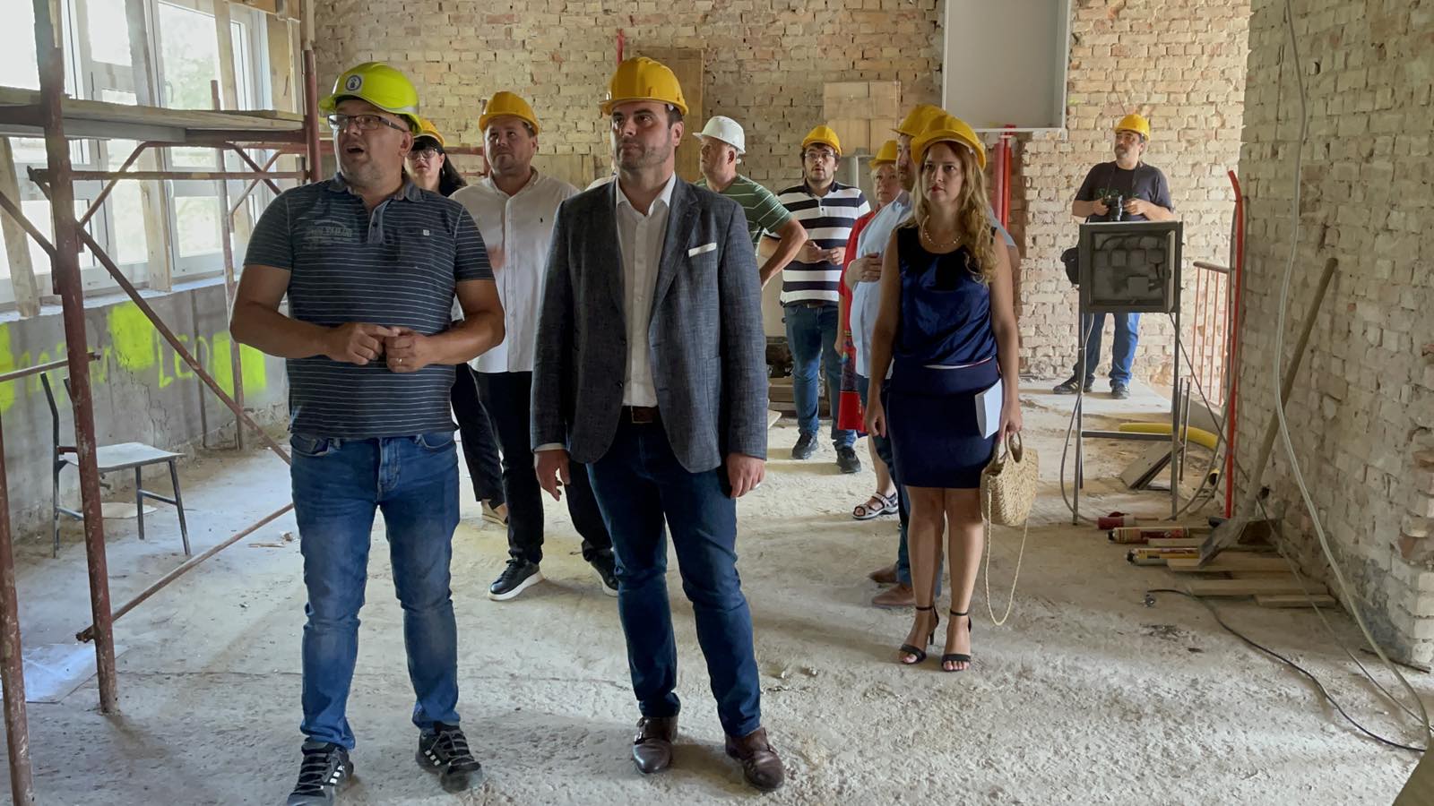 Župan Ivan Celjak je u ponedjeljak, 25. srpnja 2022. godine, sa suradnicima obišao radove na zgradi budućeg Učeničkog doma.