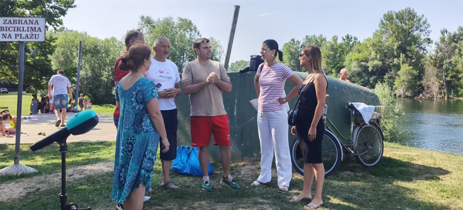 Petrinjsko kupalište bogatije za čak četiri zabavna sadržaja, napuhanaca za različite uzraste, a u narednim danima stiže i peti koji će se pozicionirati za vodu u vidu održavanja sportskih aktivnosti. Rezultat je to inicijative župana Sisačko-moslavačke županije Ivana Celjaka prema djeci s potresom zahvaćene Petrinje i svih posjetitelja petrinjskog kupališta.