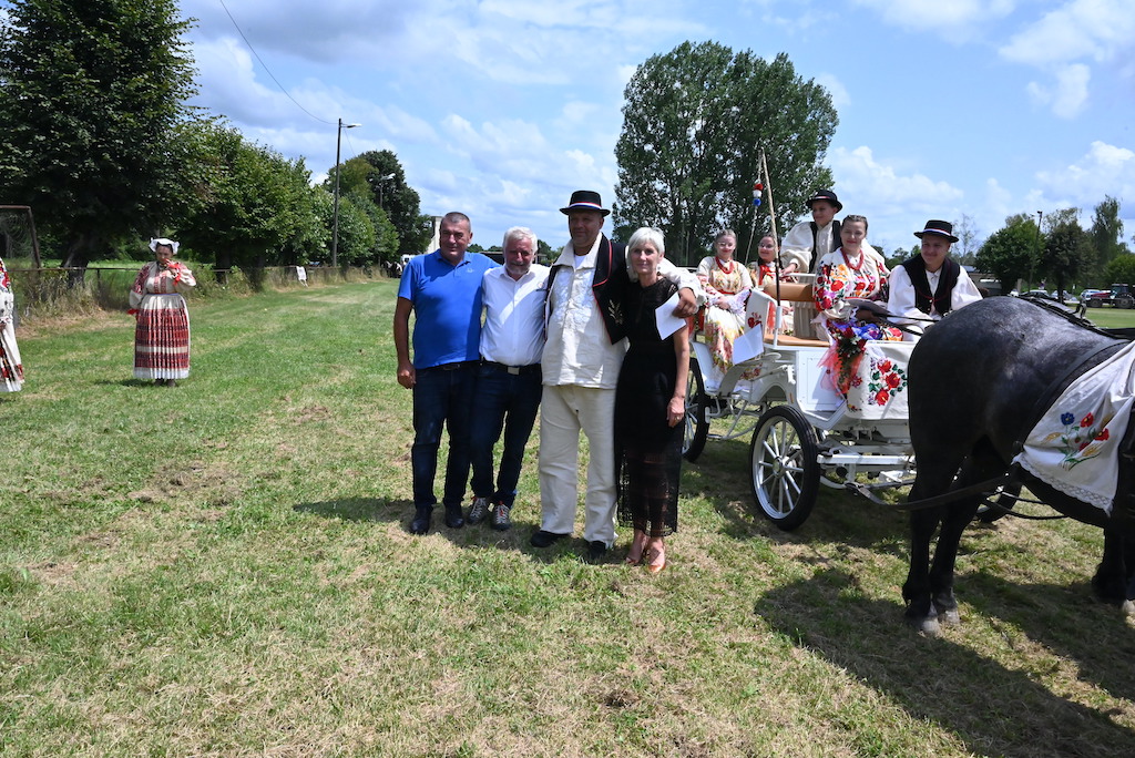 U sklopu obilježavanja Dana Općine Sunja, u subotu 22. srpnja 2023. godine održana je XVII. Državna konjogojska izložba na kojoj su predstavljena najbolja grla hrvatskog posavca i hrvatskog hladnokrvnjaka. Izložbu je nazočila i svečano otvorila pročelnica Upravnog odjela za poljoprivredu, ruralni razvoj, zaštitu okoliša i prirode Anita Sinjeri Ibrišević.