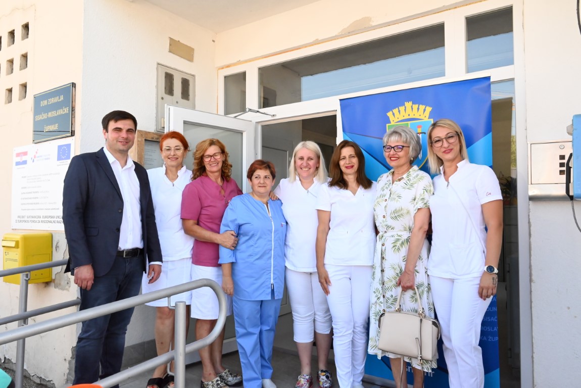 Župan Ivan Celjak sa suradnicima obišao je u ponedjeljak, 17. srpnja 2023. godine ambulantu Doma zdravlja SMŽ u sisačkom gradskoj četvrti Galdovo, gdje su u završnoj fazi radovi na obnovi i uređenju.