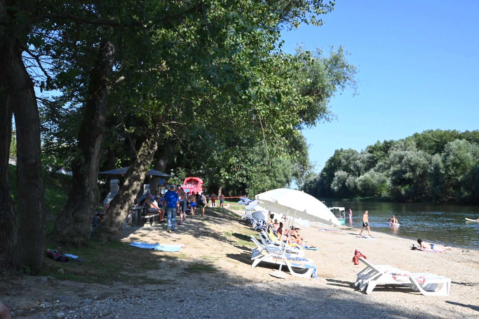 Župan Ivan Celjak je sa suradnicima posjetio Hrvatsku Dubicu i sudjelovao u programu svečanog otvaranja plaže na Uni 