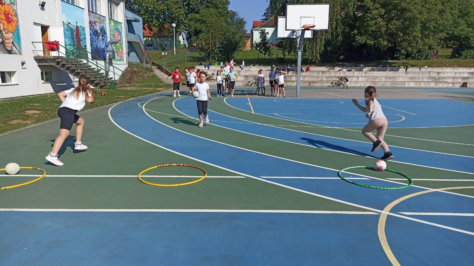 Gotovo 1.000 osnovnoškolaca iz osnovnih škola s područja Sisačko-moslavačke županije provode aktivne školske praznike u sklopu programa Sportski praznici kojeg treću godinu za redom organizira Školski sportski savez Sisačko-moslavačke županije u suradnji s Hrvatskim školskim sportskim savezom.