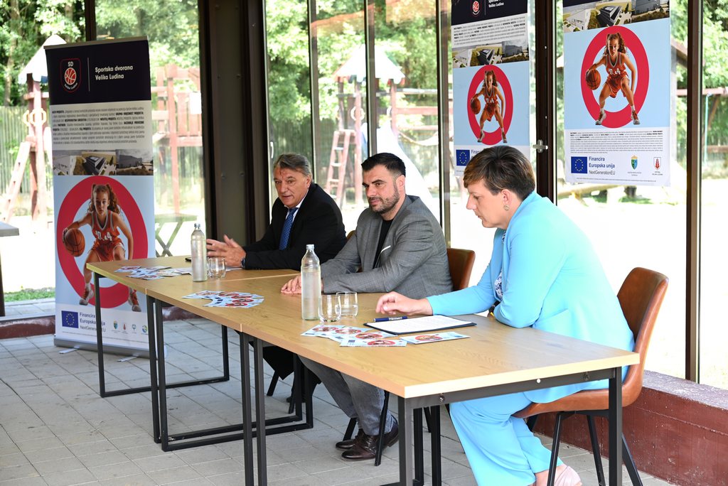 Nova sportska dvorana i hostel, dvije su velike investicije u općini Velika Ludina koje su danas predstavljene na završnoj konferenciji projekta na kojoj su sudjelovali župan Ivan Celjak, državna tajnica u Ministarstvu turizma i sporta Monika Udovičić te načelnik Općine Dražen Pavlović.