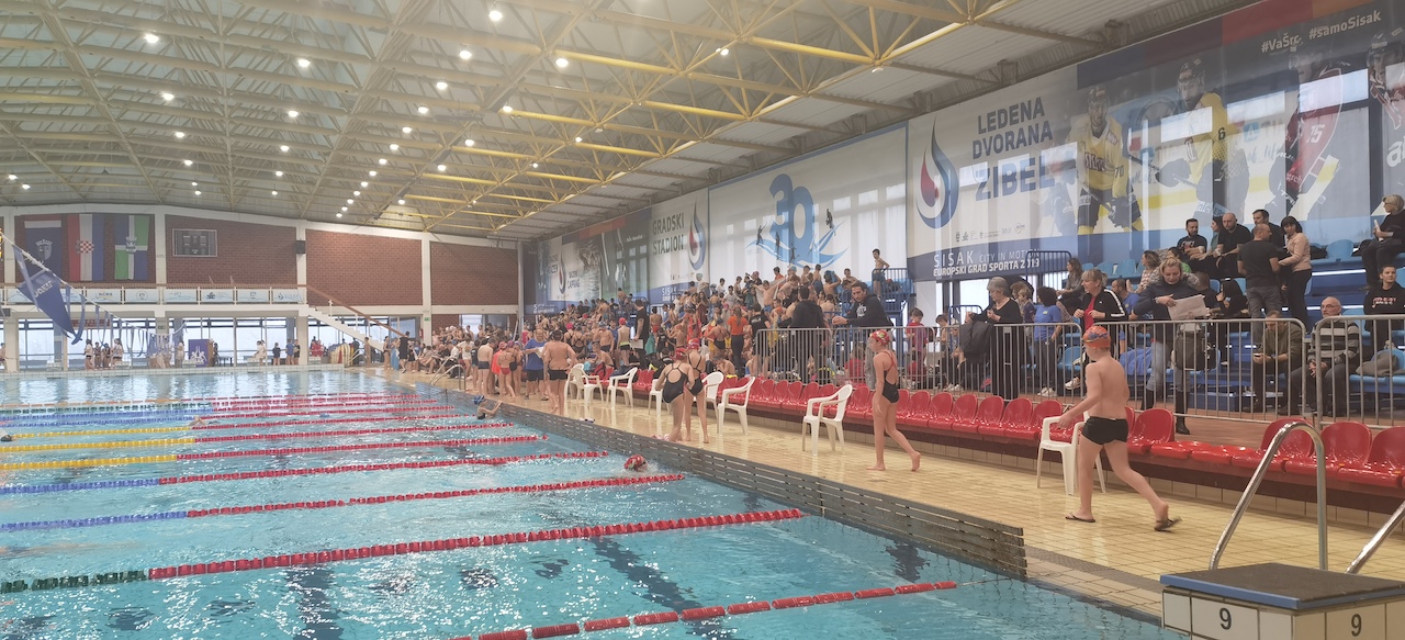 Župan Ivan Celjak je u subotu, 26. studenoga 2022. nazočio svečanom otvorenju plivačkog natjecanja 17. "Sisak mali - Memorijal Miriana Vasilj" na bazenu ŠRC u Sisku. 17. "Sisak mali - Memorijal Miriana Vasilj" plivačko je natjecanje za najmlađe dobne skupine, djevojčice od 6 do 11 i dječake od 7 do 12 godina. 