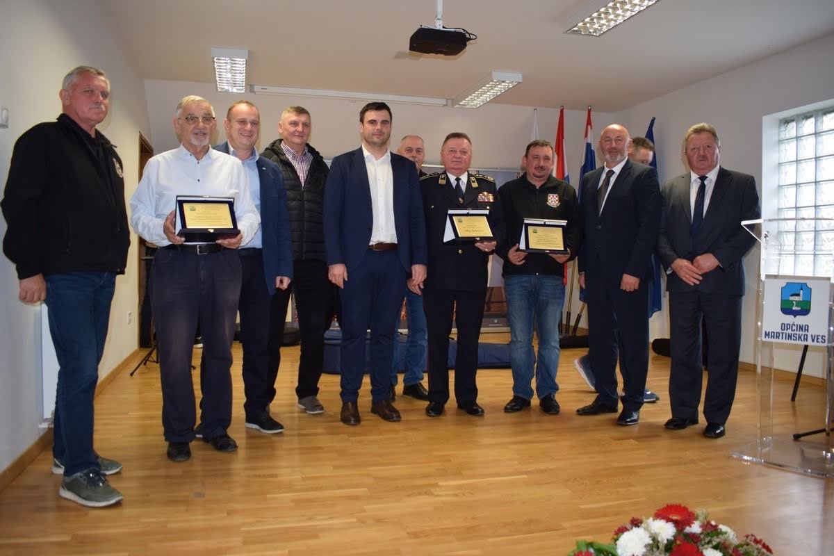 Općina Martinska Ves slavi Dan općine i blagdan sv. Martina biskupa, a tim je povodom u petak, 11. studenoga 2022. godine održana svečana sjednica Općinskog vijeća kojoj je prisustvovao župan Ivan Celjak. Stanovnicima Martinske Vesi čestitao je njihov dan i podsjetio na odličnu suradnju Sisačko-moslavačke županije i Općine Martinska Ves.