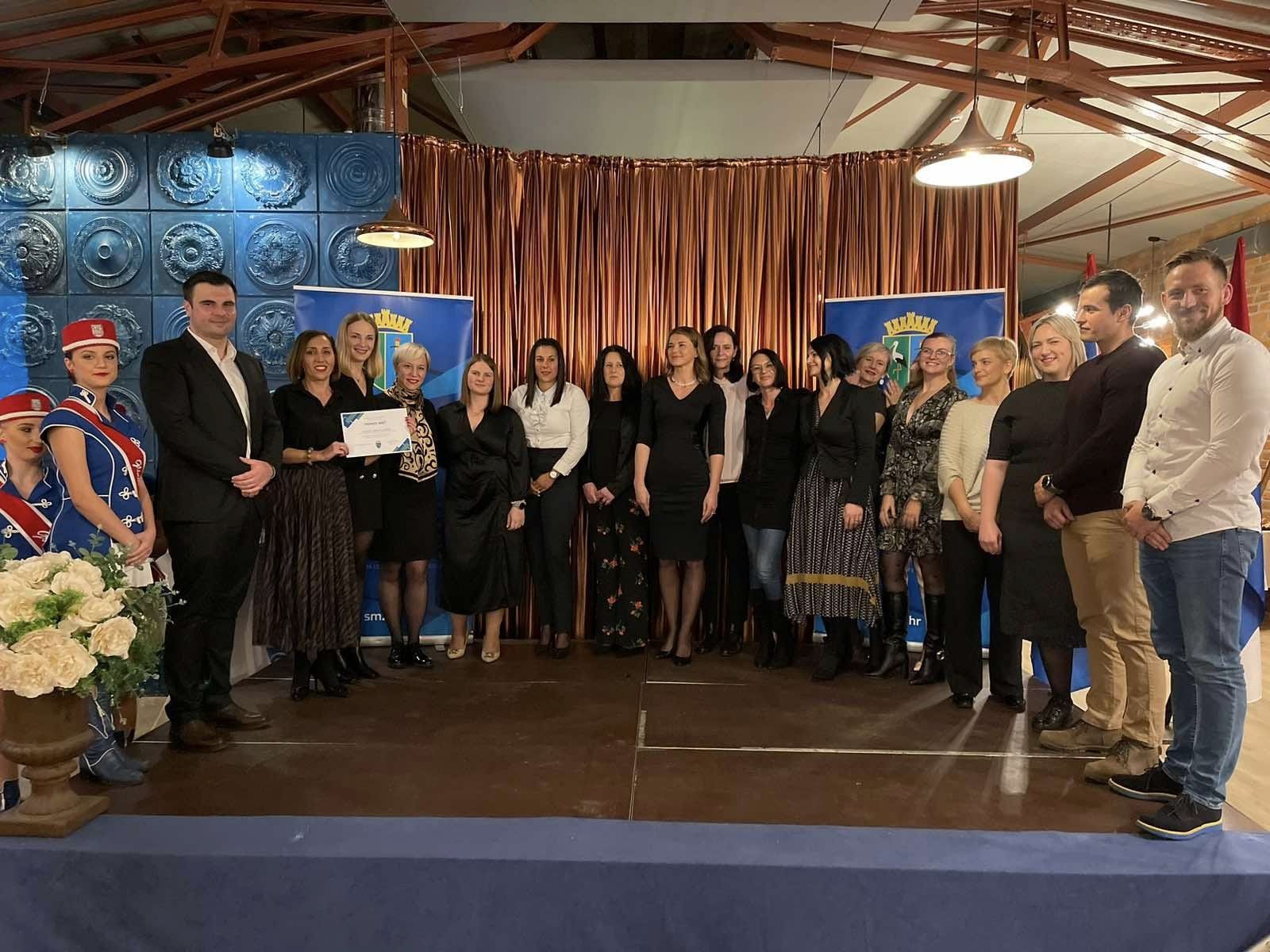 Župan Ivan Celjak uručio je u utorak, 8. studenoga 2022. godine, u restoranu Cocktail u Sisku, zahvalnice „Ponos Sisačko-moslavačke županije“ sportašicama i sportašima te sportskim klubovima koji su u ovoj godini osvojili medalje na državnim, europskim ili svjetskim natjecanjima.