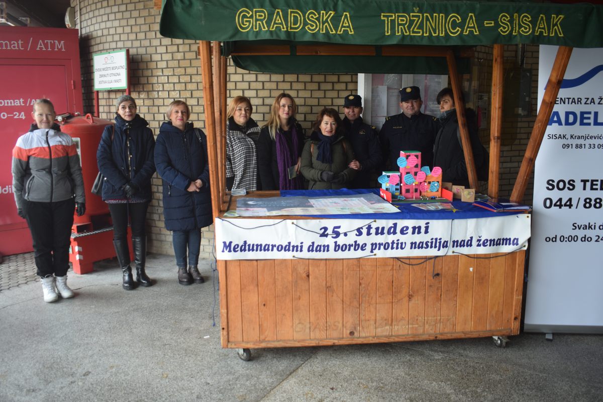 Pročelnica Upravnog odjela za poslove župana Sanja Mioković i pročelnica Upravnog odjela za zdravstvo, socijalnu skrb i hrvatske branitelje Alenka Ljubešić su na sisačkoj Gradskoj tržnici Kontroba sudjelovale u obilježavanju Međunarodnog dana nasilja nad ženama koje je i ove godine organizirao Centar za žene Adela iz Siska.