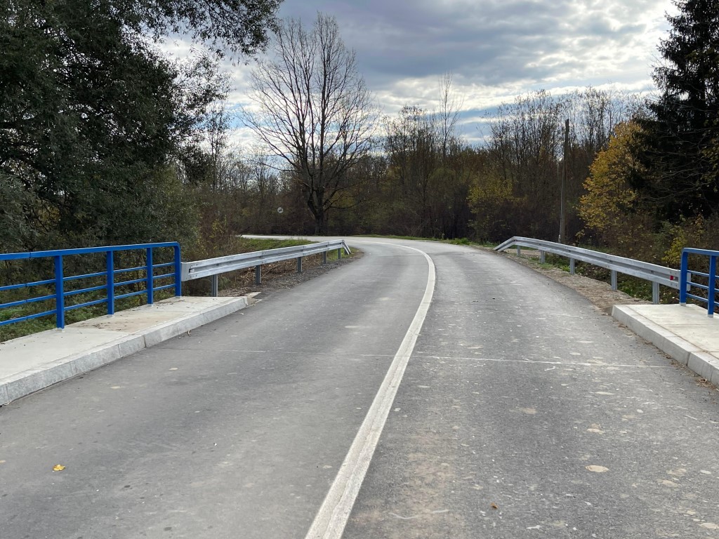 Sisačko-moslavačka županija je na području grada Gline, putem Županijske uprave za ceste, tijekom ove i prošle godine sanirala i modernizirala više od 17 kilometara prometnica ukupne vrijednosti oko 20 milijuna kuna, istaknuo je to župan Ivan Celjak tijekom današnjeg obilaska saniranih prometnica na području Gline.