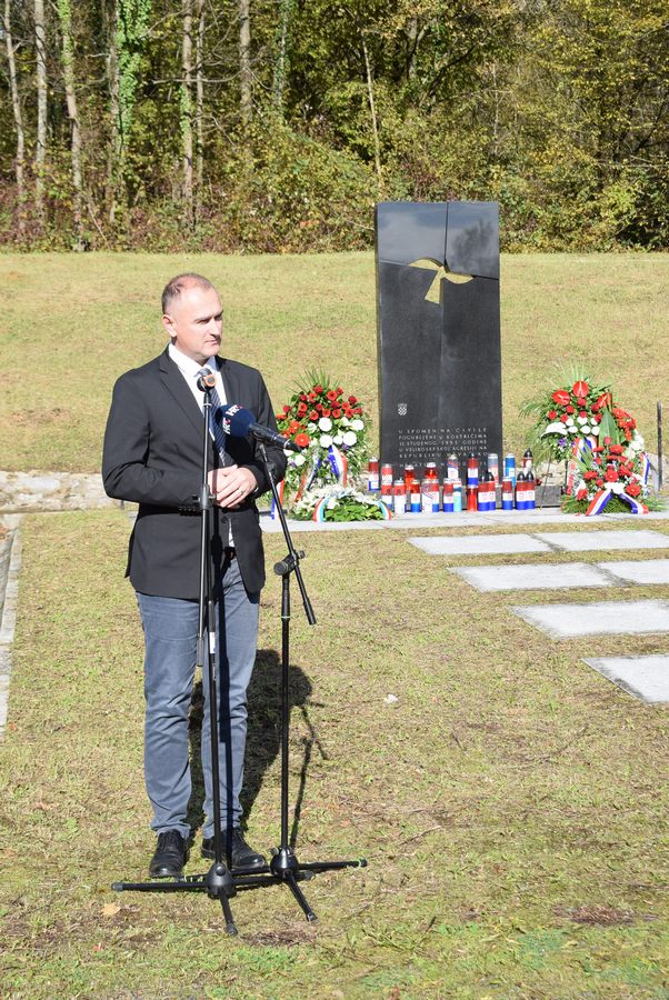 Zamjenik župana Mihael Jurić je sudjelovao u obilježavanju Dana sjećanja na žrtve u Domovinskom ratu s područja općine Majur.