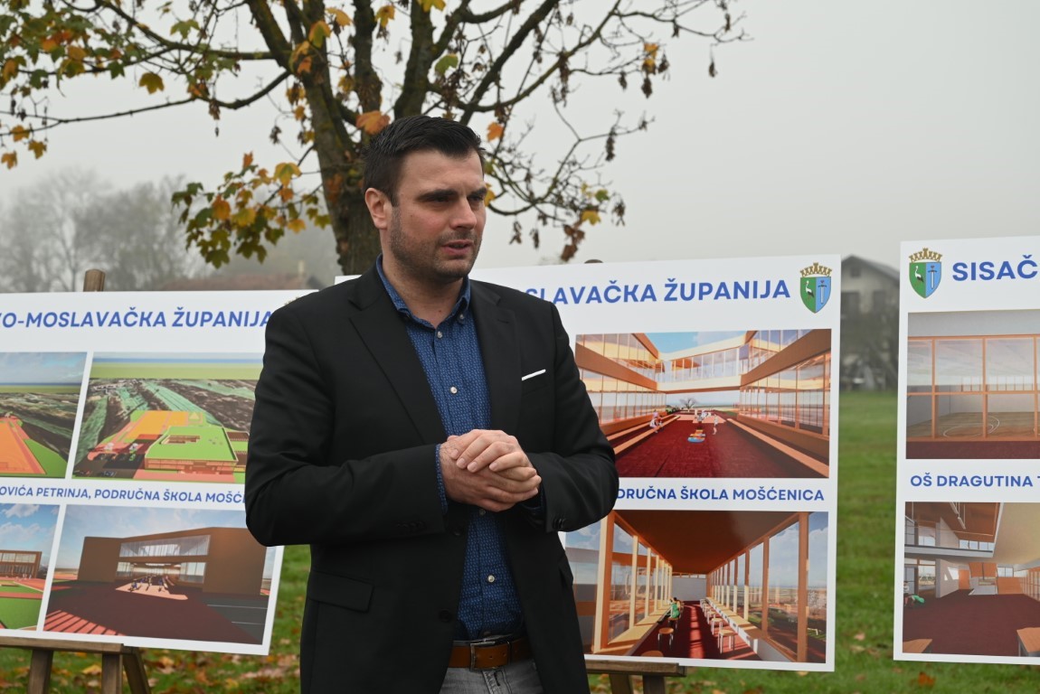 Ministarstvo znanosti, obrazovanja i mladih dodijelilo je Sisačko-moslavačkoj županiji bespovratna sredstva za izgradnju nove školske zgrade i sportske dvorane Područne škole Mošćenica Osnovne škole Dragutina Tadijanovića Petrinja te bespovratna sredstva za dodatno opremanje Gimnazije Sisak.