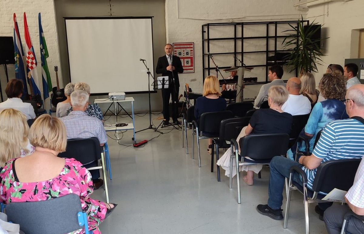 Zamjenik župana Mihael Jurić je u petak, 27. svibnja 2022. godine, u prostoru Industrijsko-obrtničke škole Sisak nazočio svečanom obilježavanju 30 godina Industrijsko-obrtničke škole Sisak.