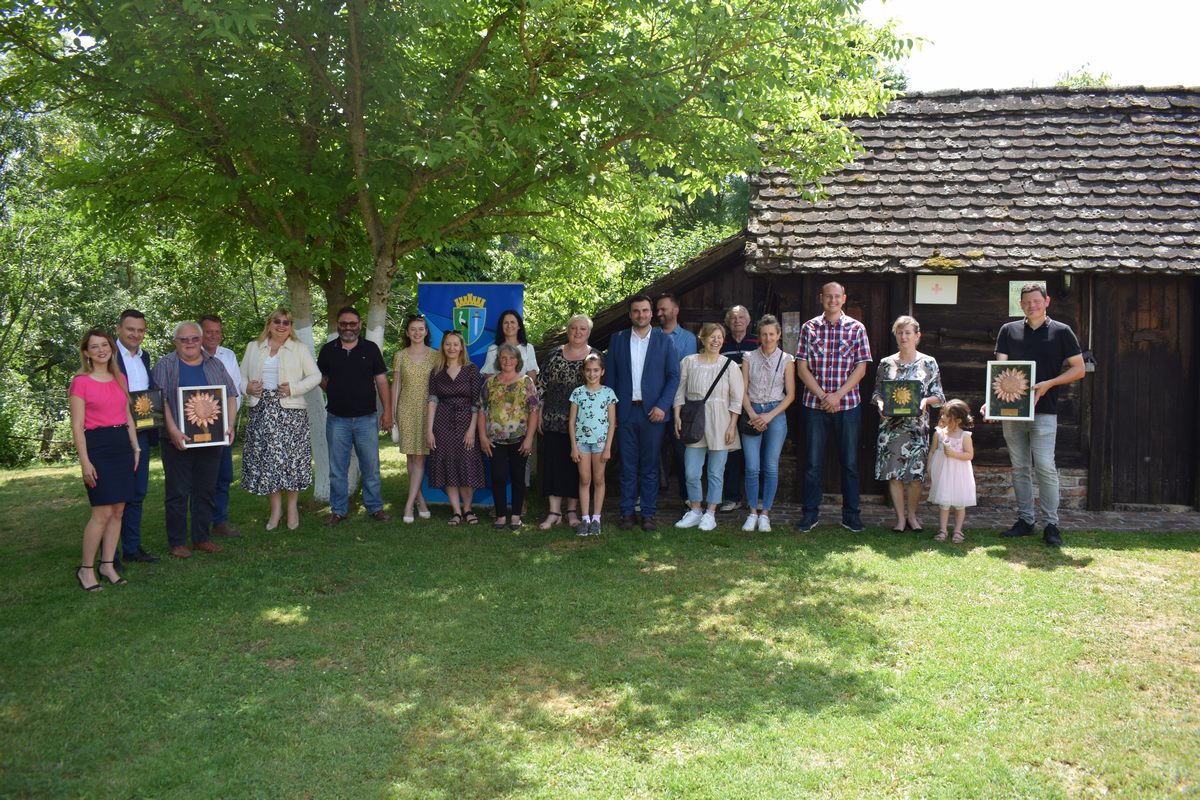 Župan Ivan Celjak se u petak, 27. svibnja 2022. godine, u objektu „Tradicije Čigoč“ susreo s obrtnicima koji su dobili potpore „Tradicijski i umjetnički obrti“ za 2022. godinu i dobitnicima nagrada „Suncokret ruralnog turizma Hrvatske“.