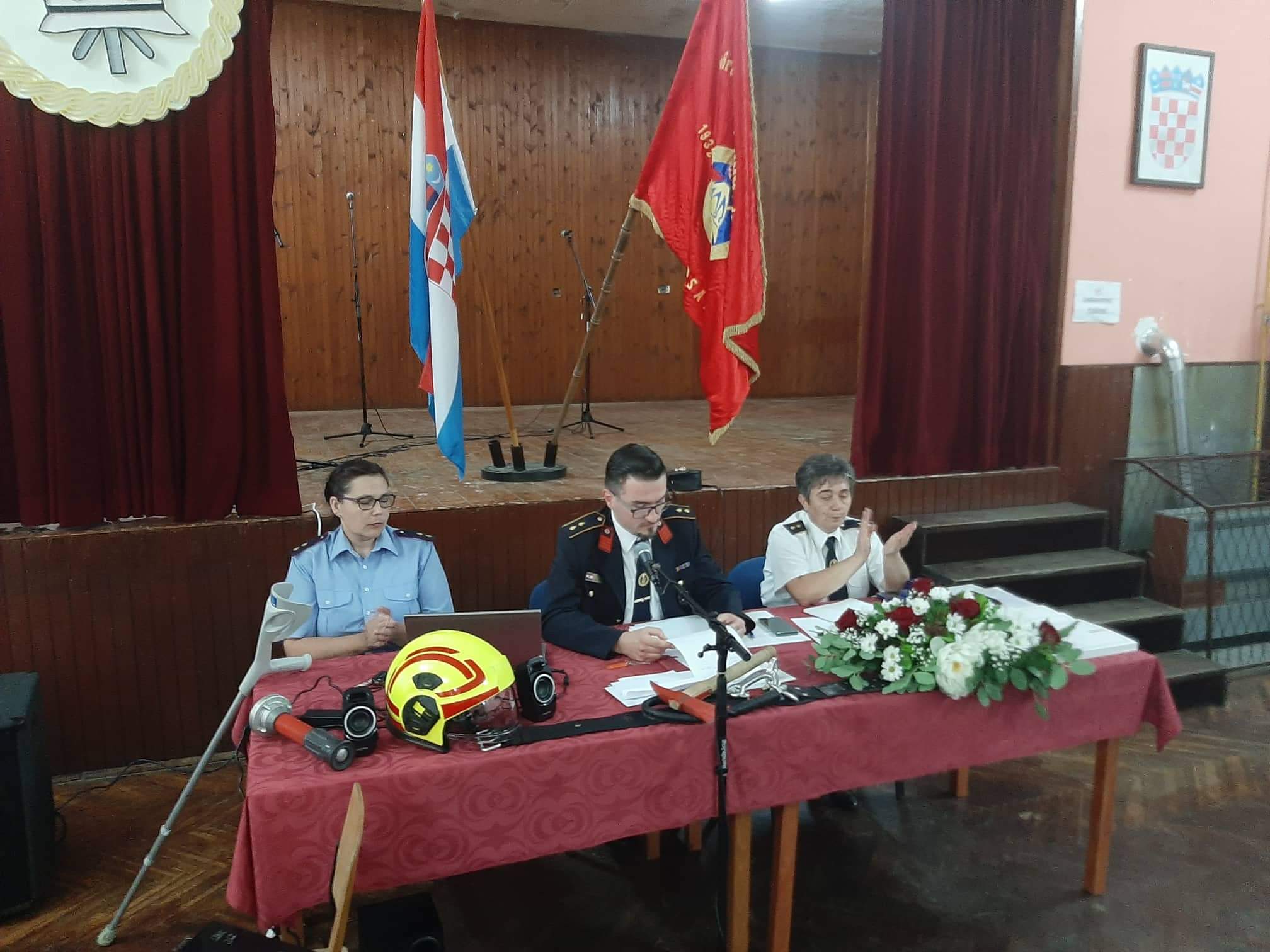 Vijećnica u Županijskoj skupštini Tena Jevak Benčić je, kao izaslanica župana Ivana Celjaka, u subotu, 21. svibnja 2022. godine, u društvenom domu u Husainu, nazočila programu obilježbe 90. obljetnice DVD-a Husain.