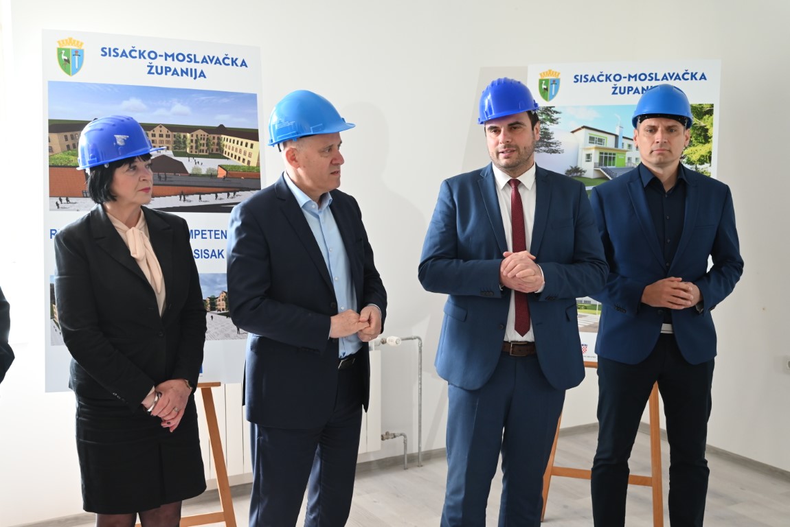 Nakon obnove objekata u Lađarskoj ulici u Sisku, koje obnavlja Sisačko-moslavačka županija, vizura toga dijela grada značajno će se promijeniti. Osim obnove, zapuštene zgrade na desnoj obali rijeke Kupe dobit će potpuno novu namjenu u kojima će biti organizirani obrazovni i sportsko-rekreacijski sadržaji za učenike i mlade.