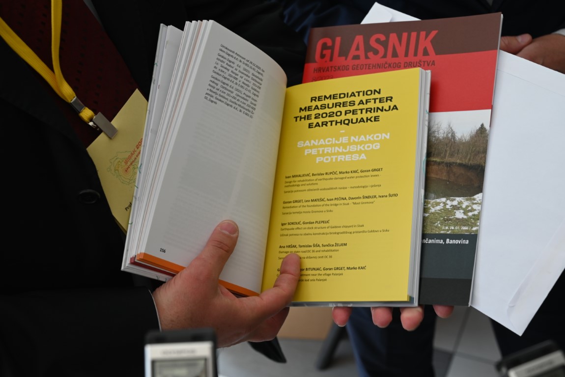 "Geotehnika u epicentru-PETRINJA 2020.", naziv je skupa kojeg Hrvatsko geotehničko društvo organizira od 4. do 6. svibnja u Sisku. Mnogi su članovi HGD-a sudjelovali u pregledima, istraživanjima, projektiranju i izvedbi sanacija građevina nakon zagrebačkog i petrinjskog potresa 2020. godine. Skup je u ime župana Ivana Celjaka pozdravio zamjenik župana Mihael Jurić koji je zahvalio svima koji su dali svoj doprinos nakon potresa na području naše županije.