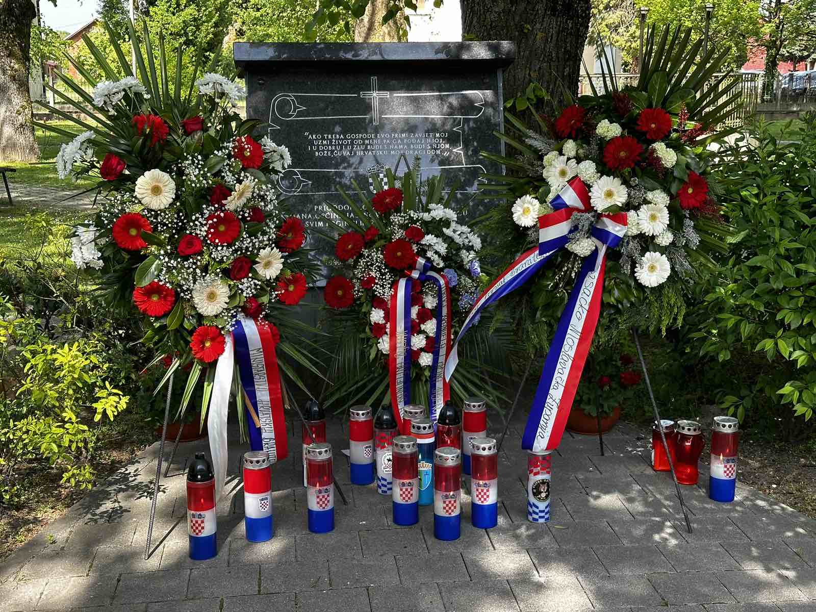 Župan Ivan Celjak i predsjednik Županijske skupštine Mato Fofić sudjelovali su u ponedjeljak, 1. svibnja 2023. godine u programu obilježavanja Dana općine Jasenovac i 28. obljetnice Vojno redarstvene operacije Bljesak. Program je počeo odavanjem počasti svim poginulim, umrlim i nestalim hrvatskim braniteljima kod spomen-obilježja u parku u Jasenovcu, a nastavljen je svetom misom u crkvi Uznesenja Blažene Djevice Marije i sv. Nikole biskupa.