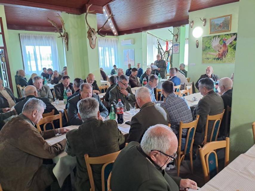 Sjednici je nazočio zamjenik župana Mihael Jurić, koji je, pozdravljajući skup u ime župana Ivana Celjaka i svoje osobno, posebno naglasio dobru suradnju Sisačko-moslavačke županije i župana Ivana Celjaka s Lovačkim savezom SMŽ i njegovim predsjednikom Vladom Kiretom. 