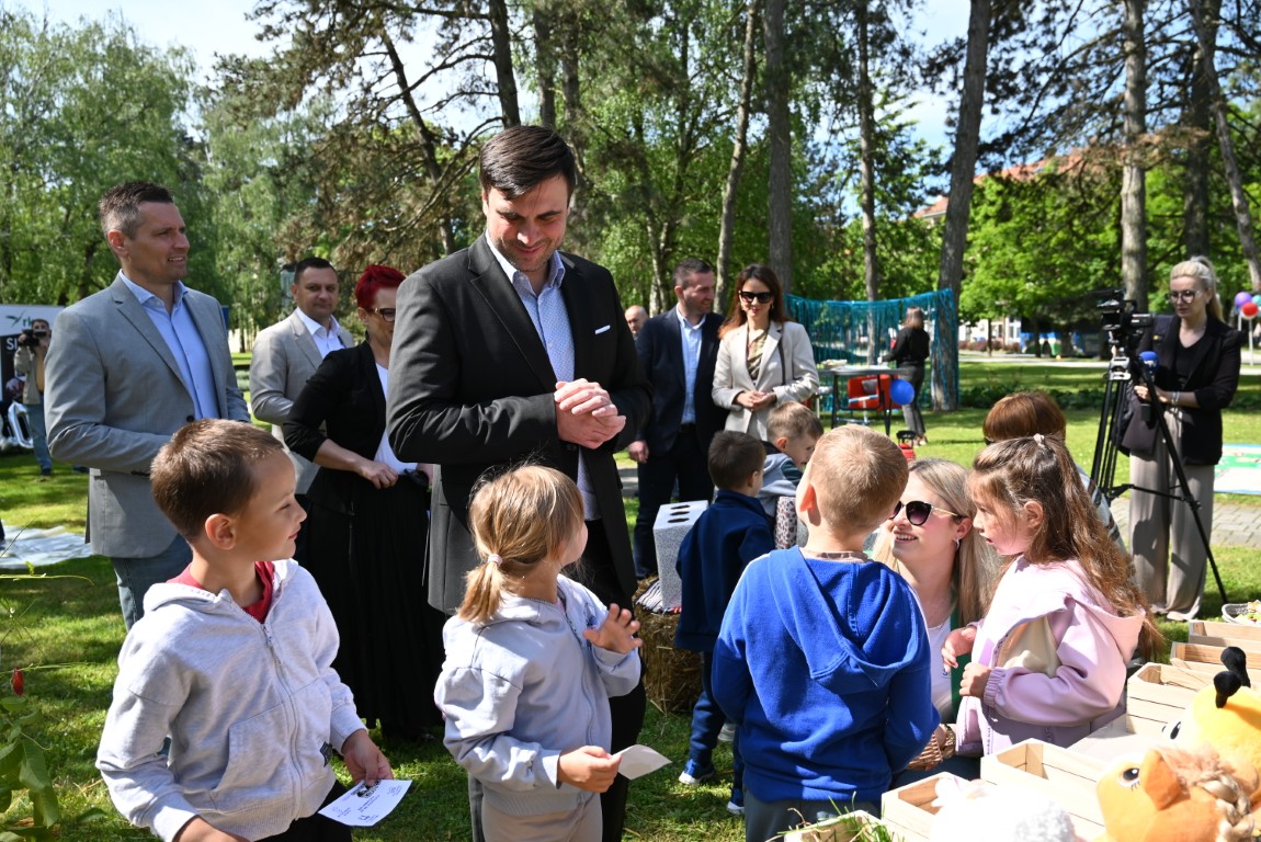 Razvojna agencija Sisačko-moslavačke županije SIMORA, u suradnji sa Sisačko-moslavačkom županijom i Regionalnim koordinatorom SMŽ, obilježila je u Sisku Dan otvorenih vrata EU projekata i 20 godina rada Razvojne agencije.