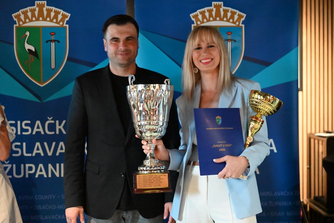 U Art Caffeu u Sisku sinoć je održana završna svečanost manifestacije „Škrlet u čaši“, koju treću godinu zaredom organizira Sisačko-moslavačka županija s ciljem promocije lokalnih vina i vinara.