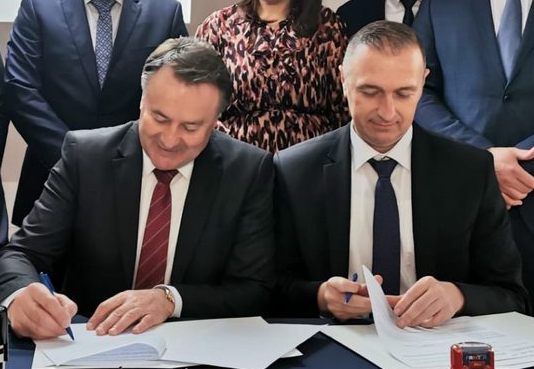 Župan Ivo Žinić je u utorak, 31. ožujka 2020. godine, u suradnji s Razvojnom agencijom SI-MO-RA donio Odluku o pomoći gospodarstvenicima uslijed pandemije uzrokovane koronavirusom.