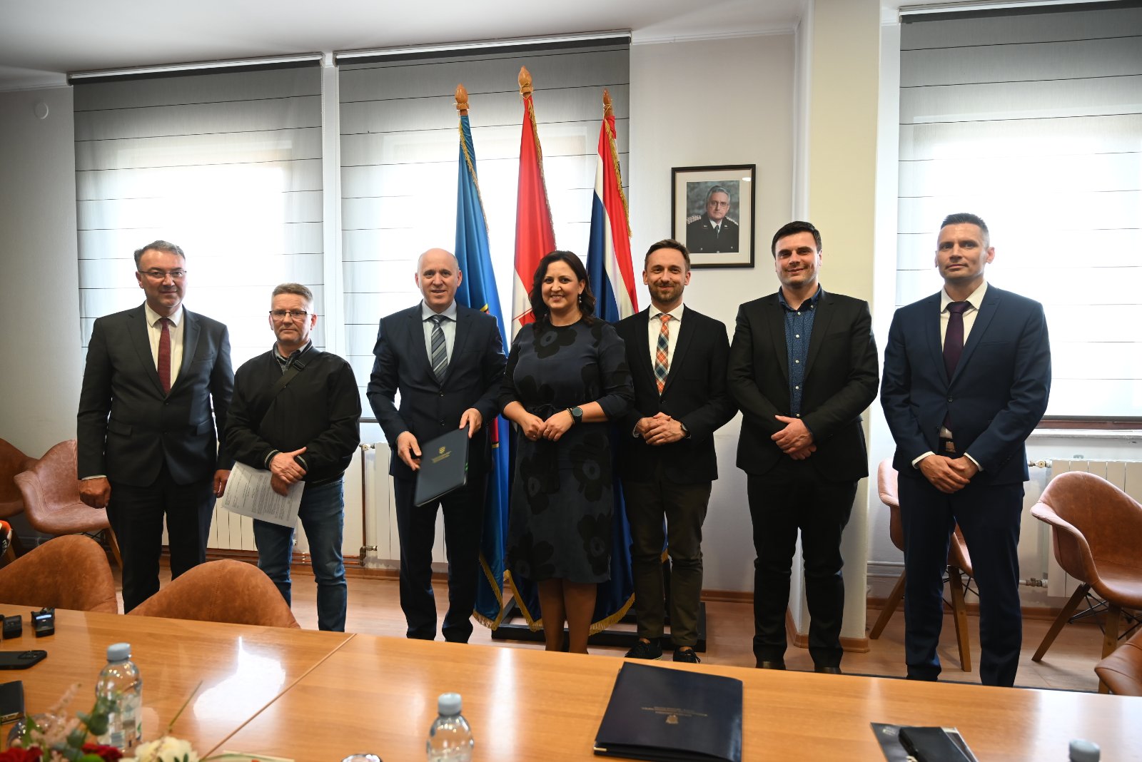 U ovoj je prigodi svečano potpisan ugovor između Ministarstva prostornog uređenja, graditeljstva i državne imovine i izvođača radova na izgradnji višestambene zgrade u Novskoj.