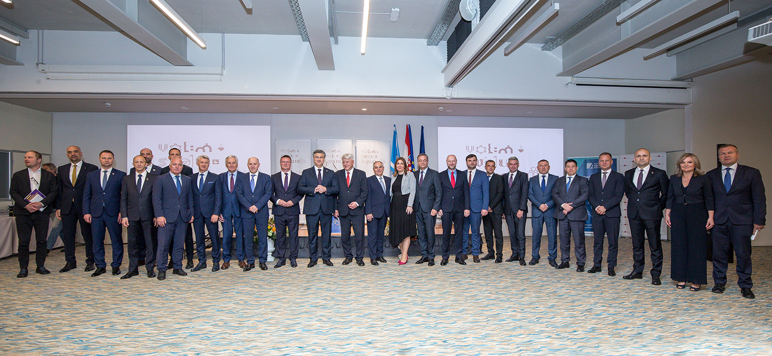 Župan Ivan Celjak sa suradnicima sudjelovao je na svečanom obilježavanju dvadesete godišnjice djelovanja Hrvatske zajednice županija koje je održano u petak, 28. travnja 2023. godine u Opatiji pod pokroviteljstvom Vlade Republike Hrvatske, a u partnerstvu s Primorsko-goranskom županijom, gradovima Opatijom i Novim Vinodolskim.