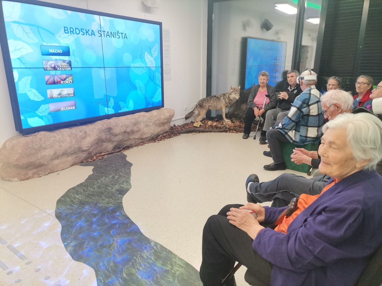 Korisnici Doma za starije osobe Glina posjetili su u četvrtak, 2. svibnja 2024. godine Edukativno-prezentacijski centar Natura SMŽ u Petrinji.