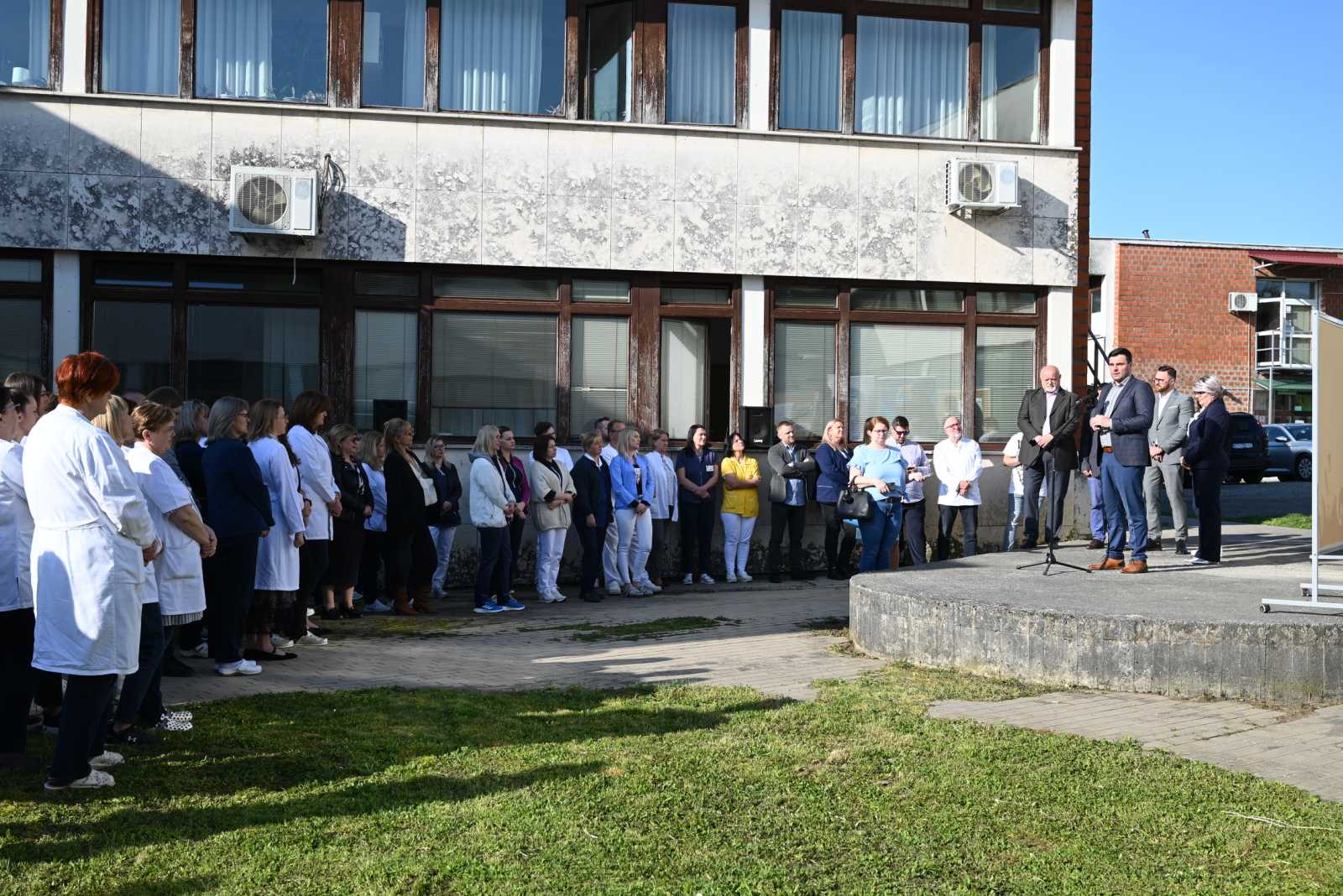 Župan Ivan Celjak posjetio je Neuropsihijatrijsku bolnicu „Dr. Ivan Barbot“ Popovača u kojoj će Sisačko-moslavačka županija, uz pomoć Vlade RH, provoditi više od 3 milijuna € vrijedan projekt energetske obnove zgrade Zavoda za forenzičku psihijatriju, a vlastitim sredstvima realizira preko 250 000 € vrijedan projekt izgradnje dizala na Odjelu za gerontopsihijatriju.