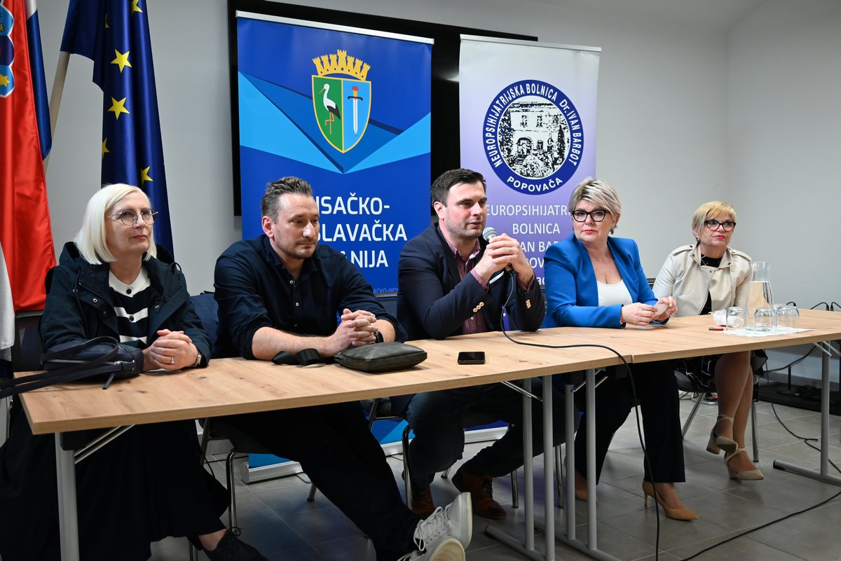 sisačko-moslavački župan Ivan Celjak, uz kojeg je bio i njegov zamjenik Mihael Jurić, je u prostoru Kulturno-povijesnog centra Sisačko-moslavačke županije sudjelovao u razgovoru o važnosti liječničkih pregleda za hrvatske braniteljice i branitelje.