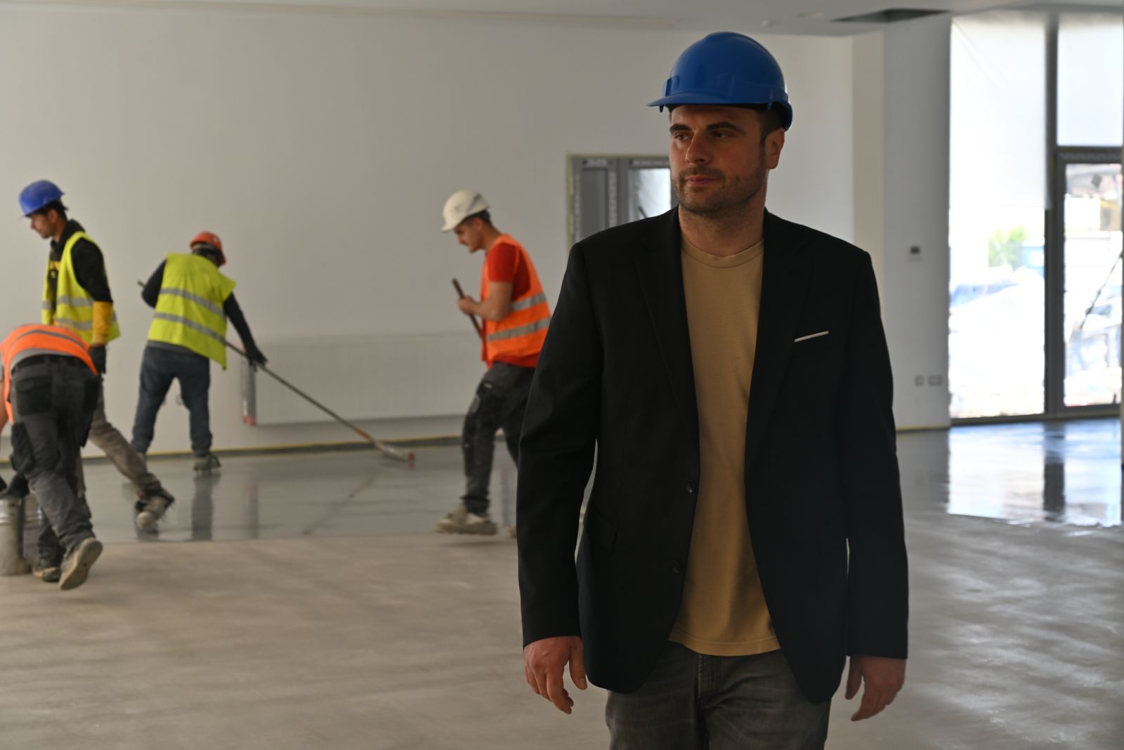 Stara zgrada I. osnovne škole u Petrinji u samom središtu grada koja je teško stradala u potresu cjelovito se obnavlja. 