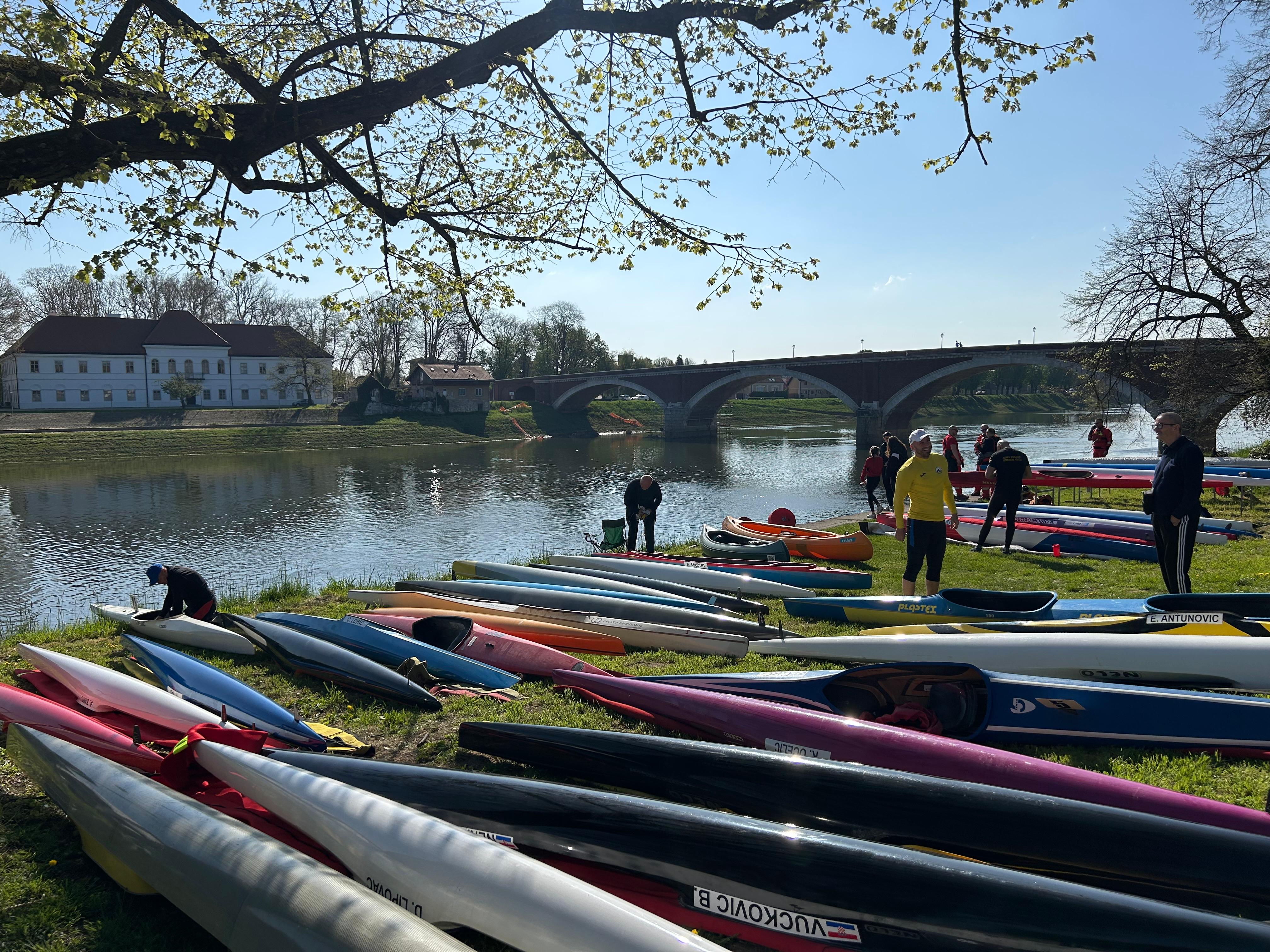 U organizaciji Kajak kanu kluba "Odra" Sisak, u subotu, 12. travnja 2025. na rijeci Kupi u Sisku održano je prvenstvo Hrvatske u maratonu u kajaku i kanuu na mirnim vodama. 