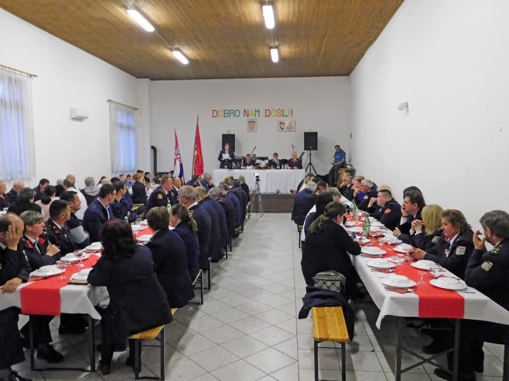 U prostoru Društvenog doma u Stazi, naselju na području općine Sunja, održana je 94. redovna godišnja sjednica Skupštine Dobrovoljnog društva Staza.