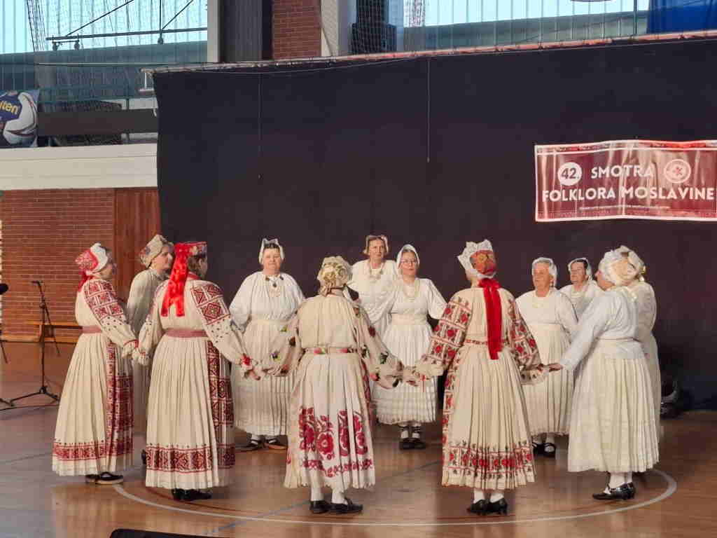 U prostoru Sportskog centra Kutina održana je 42. smotra folklora Moslavine, predselekcijska smotra Sisačko-moslavačke županije.