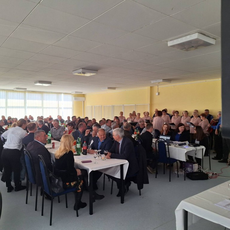 Zamjenik župana Mihael Jurić je, zajedno s pročelnicom Upravnog odjela za poljoprivredu, ruralni razvoj, zaštitu okoliša i prirode Anitom Sinjeri-Ibrišević nazočio redovnoj sjednici Skupštine Središnjeg saveza udruga uzgajivača hrvatskog hladnokrvnjaka, koja je održana u Domu kulture u Popovači.