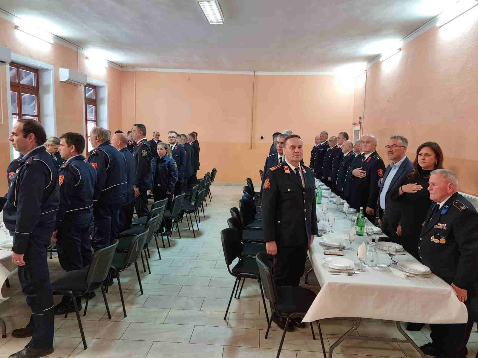 U prostorijama Društvenog doma u Bročicama održana je redovna godišnja sjednica Skupštine Vatrogasne zajednice grada Novska.