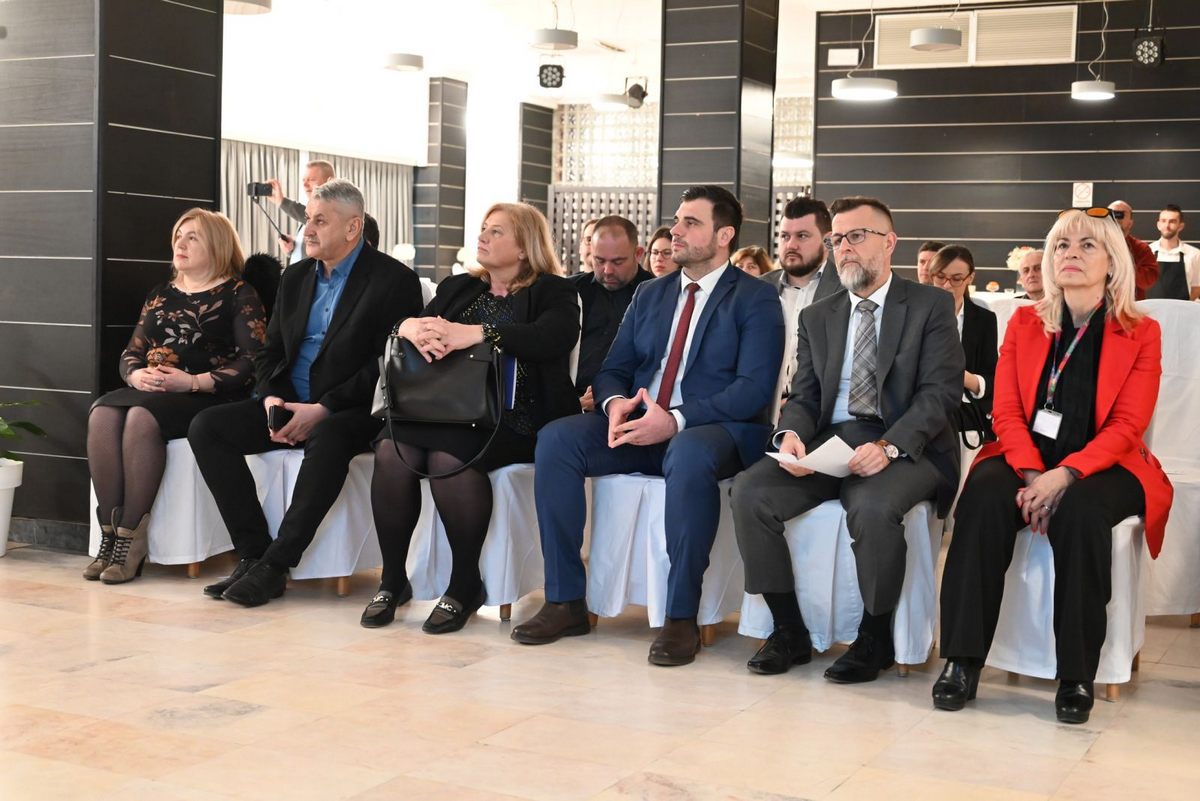 Župan Ivan Celjak je u srijedu, 22. veljače 2023. godine, u restoranu „Petrova gora“ Lječilišta Topusko nazočio predstavljanju projekta „Topusko pametni termalni grad“. 