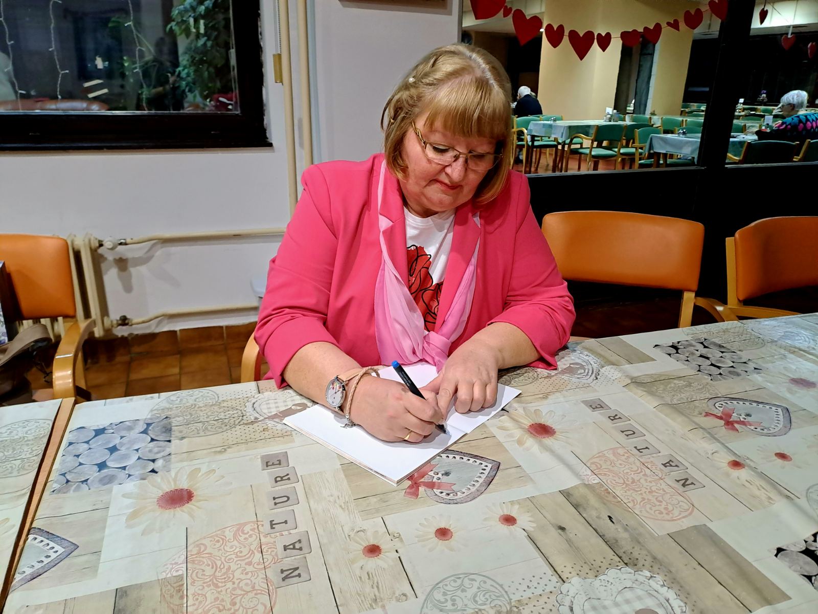 Uz večer poezije i predstavljanje knjige „Dragoj mojoj Ti“, večeras je u Domu za starije osobe Sisak obilježen Dan zaljubljenih. 