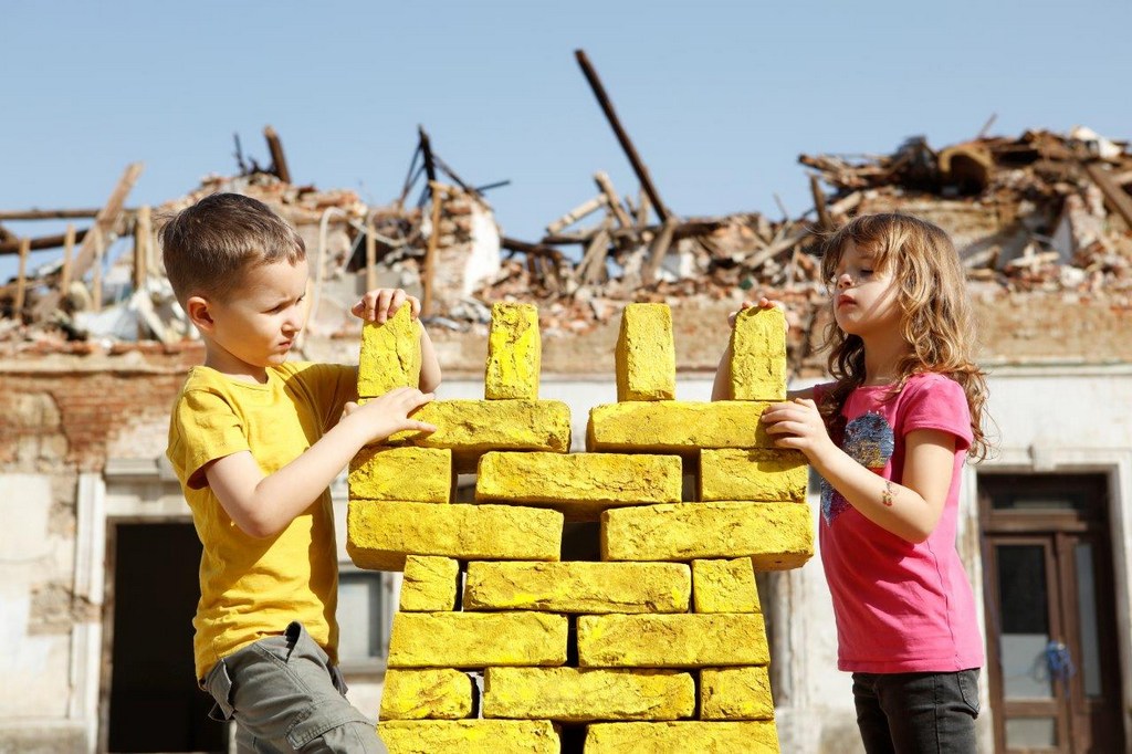 Simboličnim bojanjem stabla u žuto u Petrinji obilježen početak donacijske kampanje Društva „Naša djeca“