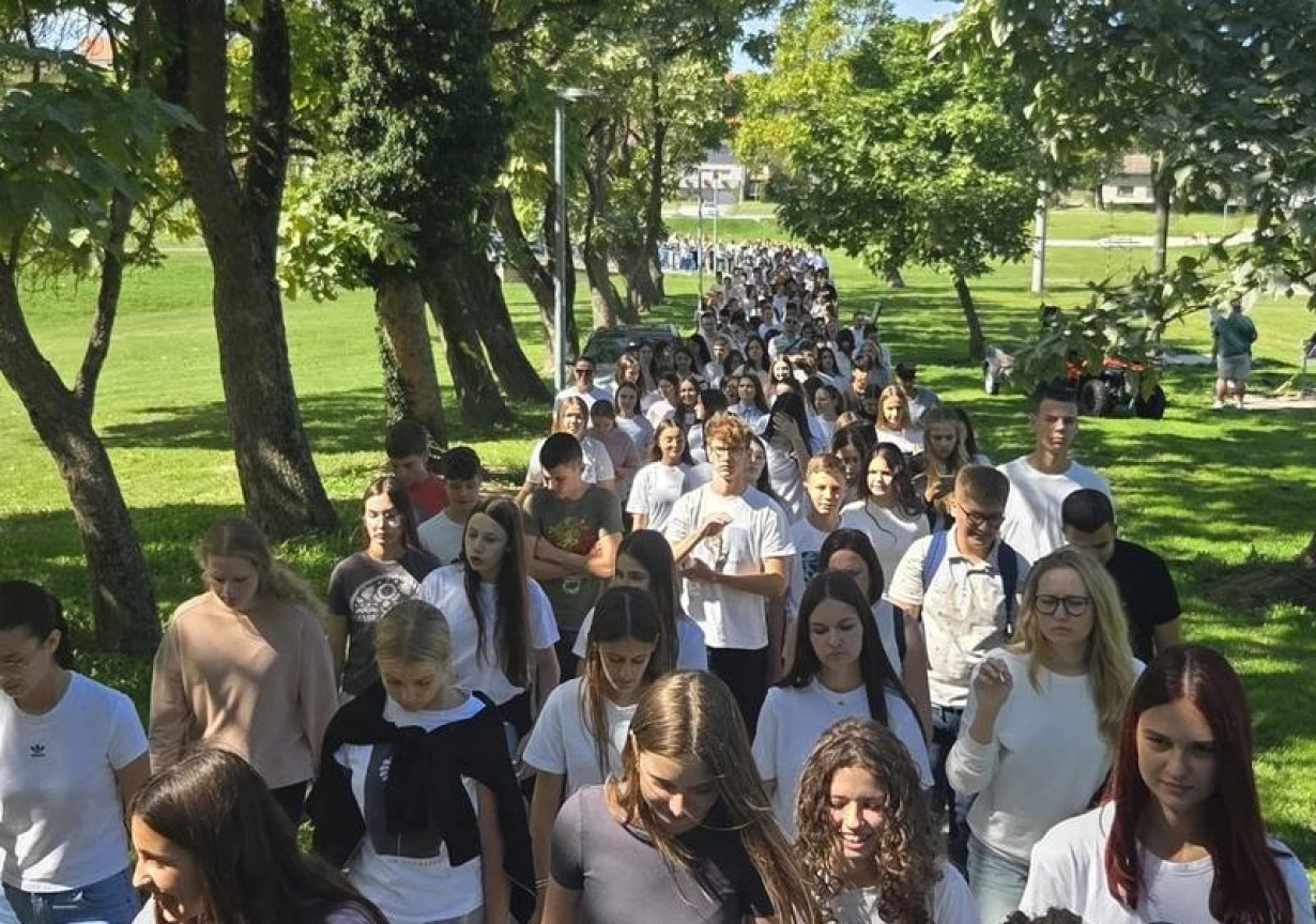 ŠETNJA SREDNJOŠKOLACA TINA UJEVIĆA UZ TJEDAN MOBILNOSTI