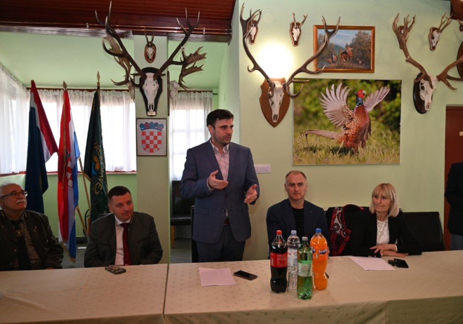 URUČENI UGOVORI O PRODULJENJU ZAKUPA PRAVA LOVA NA PODRUČJU SISAČKO-MOSLAVAČKE ŽUPANIJE