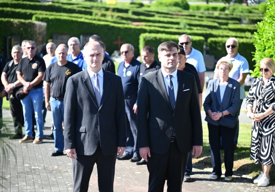 Položeni vijenci i zapaljene svijeće u povodu Dana državnosti RH