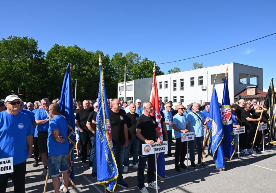 Zajedništvo koje ne blijedi – hrvatski branitelji u Topuskom obilježili Dan državnosti